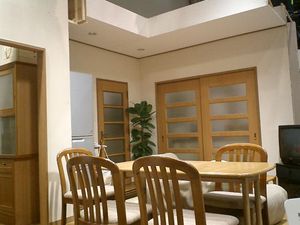 중국 요리점 "왕화"를 경영하는 와카바 숙모 집 거실 세트