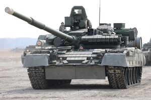 구나시르섬에 배치된 것으로 보이는 T-80BV