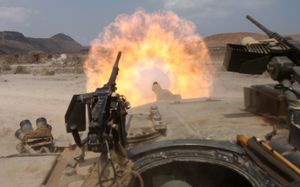 주포를 발사하는 해병대 M1A1의 포탑부. MCD 장착 기반을 확인할 수 있다.