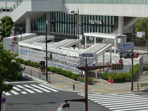 오사키역 서쪽 출구 버스 터미널 (2016년 6월)