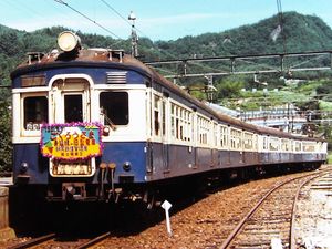 40계 쿠하55형 개조의 쿠하68형을 선두로 한 40계, 42계, 51계 혼성 편성.