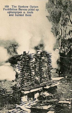 금지령으로 소각되는 흡연 도구