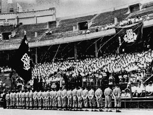 관관전에서의 간사이 대학 야구부와 간다이 응원단(1956년)