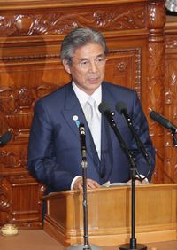 외무 연설을 하는 나카소네 (2009년 1월 28일, 중의원 본회의에서)