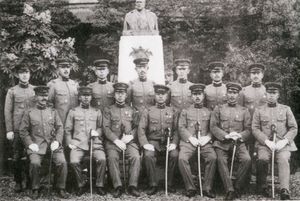 육대 30기 졸업생 (이시와라는 앞줄 중앙)