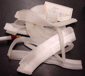 이집트 파이윰에서 발견된 특이한 암염 결정