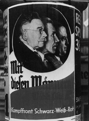 1933년 총선거 포스터앞에서부터 후겐베르크 당수, 파펜 (전 총리), 젤테 (철모단 공동 대표)의 옆모습