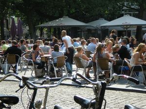 학생 생활, 뇌데 광장, 위트레흐트 시내