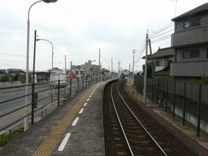 야쿠리구치 방면에서 (2007년 7월) (왼쪽에는 고토덴 야쿠리신미치역이 있다)