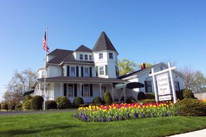 뉴욕주 아일립에 위치한 Overton Funeral Home