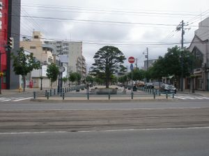 이벤트 등에 사용되는 광장이 된 넓은 중앙 분리대 1 (홋카이도 하코다테시・시도 히로코지)