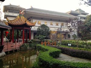 시시 고등학교 교내의 이푸 예술동