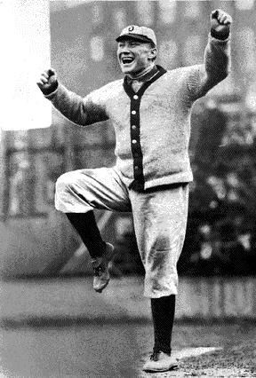 디트로이트의 3루 코치였던 제닝스는 팔을 위로 올리고 오른 다리를 들면서 "이-야!"와 같은 큰 소리를 질렀다.