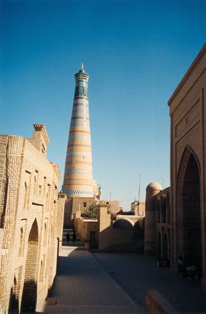 이찬 칼라 구시가지 거리