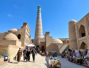 구 시가지 통로와 이슬람 호자 미나렛