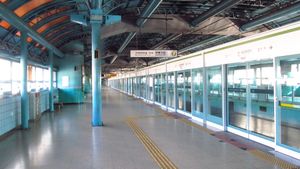 청담 방면 승강장 (2018년 11월 촬영)