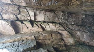 소매물도 해식동굴 내부의 모습