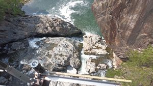 수주팔봉 칼바위 다리 아래쪽의 문주리층