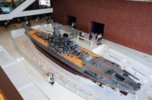 야마토 광장에 전시된 1/10 크기의 전함 야마토 모형