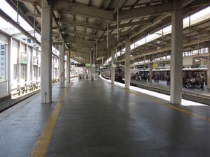 노세 전철 승강장 (2012년 4월)