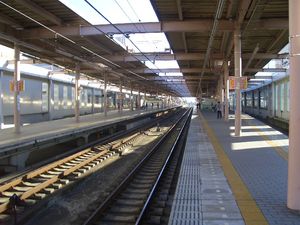 오다큐선 3・4번 승강장 사가미오노 방면에서 후지사와 방면을 바라봄 (2004년 11월 27일)