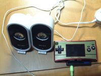 PLAY-YAN과 게임보이 미크로를 연결한 예