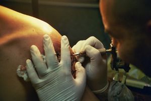 머신 문신 작업 모습