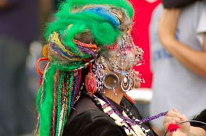 몸에 피어싱을 가장 많이 한 것으로 세계 기록을 보유한 엘레인 데이비슨
