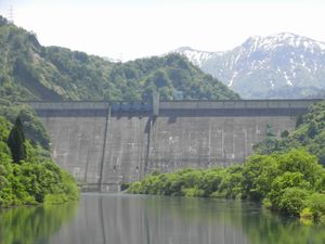 타고쿠라 댐(다다미강)。오쿠타다미 댐과 함께 일본 최대 규모의 일반 수력 발전소를 보유하고 있다.
