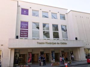 칠란 시립 극장