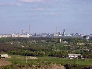 스티롤 화학 공장의 원경