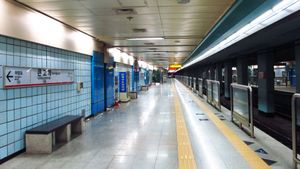 승강장 (2016년 10월 9일, 역명 변경 전)