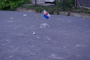 4번 홀 포스트와 볼.