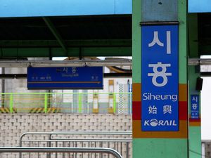 코레일 초기 기둥식 역명판 (시흥역)