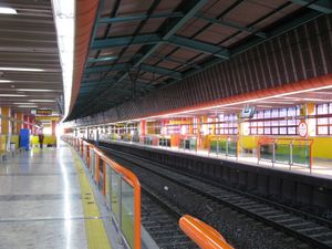 역명 변경 전 부산대학앞역 승강장 모습 (2009년 2월)