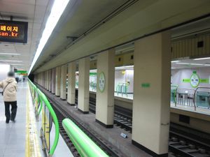 스크린도어 설치 전 (2009년 2월)