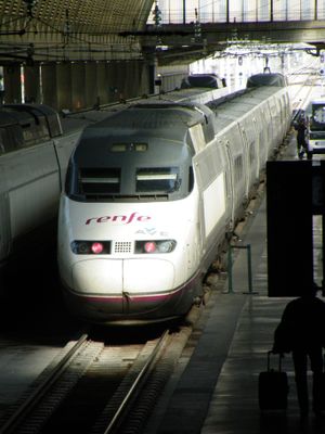 세비야 산타 후스타 역의 AVE S-100