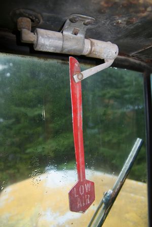 경고 위치에 있는 수동 위그 왜그