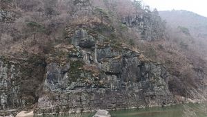 청량산도립공원 봉화군 명호면 낙동강변의 청량산층