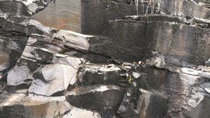 의령군 화정면 상정리 지방도 제1040호선 도로변의 신라 역암층 노두