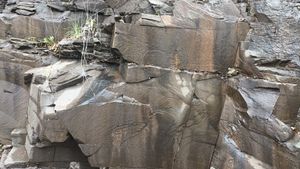 의령군 화정면 상정리 지방도 제1040호선 도로변의 신라 역암층 노두