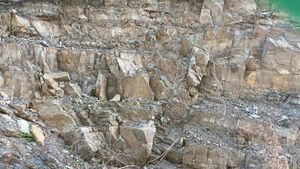 의성군 의성읍 중리리/점곡면 명고리 한티재, 지방도 제914호선 도로변의 점곡층