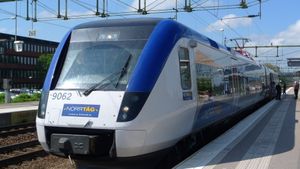 노르토그(Norrtåg) X52 (구 그뢰나 토게트 열차)가 할스베리(Hallsberg)에 정차해 있다.