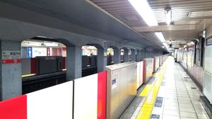 마루노우치 선 승강장 (2022년 3월)