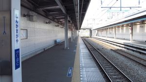 역 플랫폼 (2013년 5월)