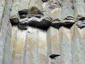 기둥의 확대 보기(오른쪽)