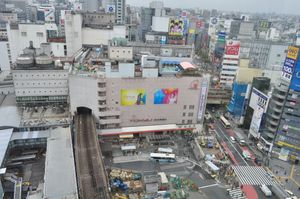 시부야역 동쪽 출구를 바라봄