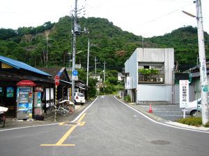 영화 포스터에도 등장한 역 앞 풍경