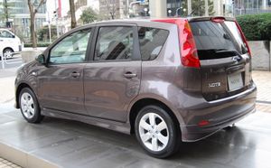 닛산 노트 후기형 후면부