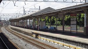 2013년 5월의 동쪽 방향 플랫폼 (2번 및 3번)